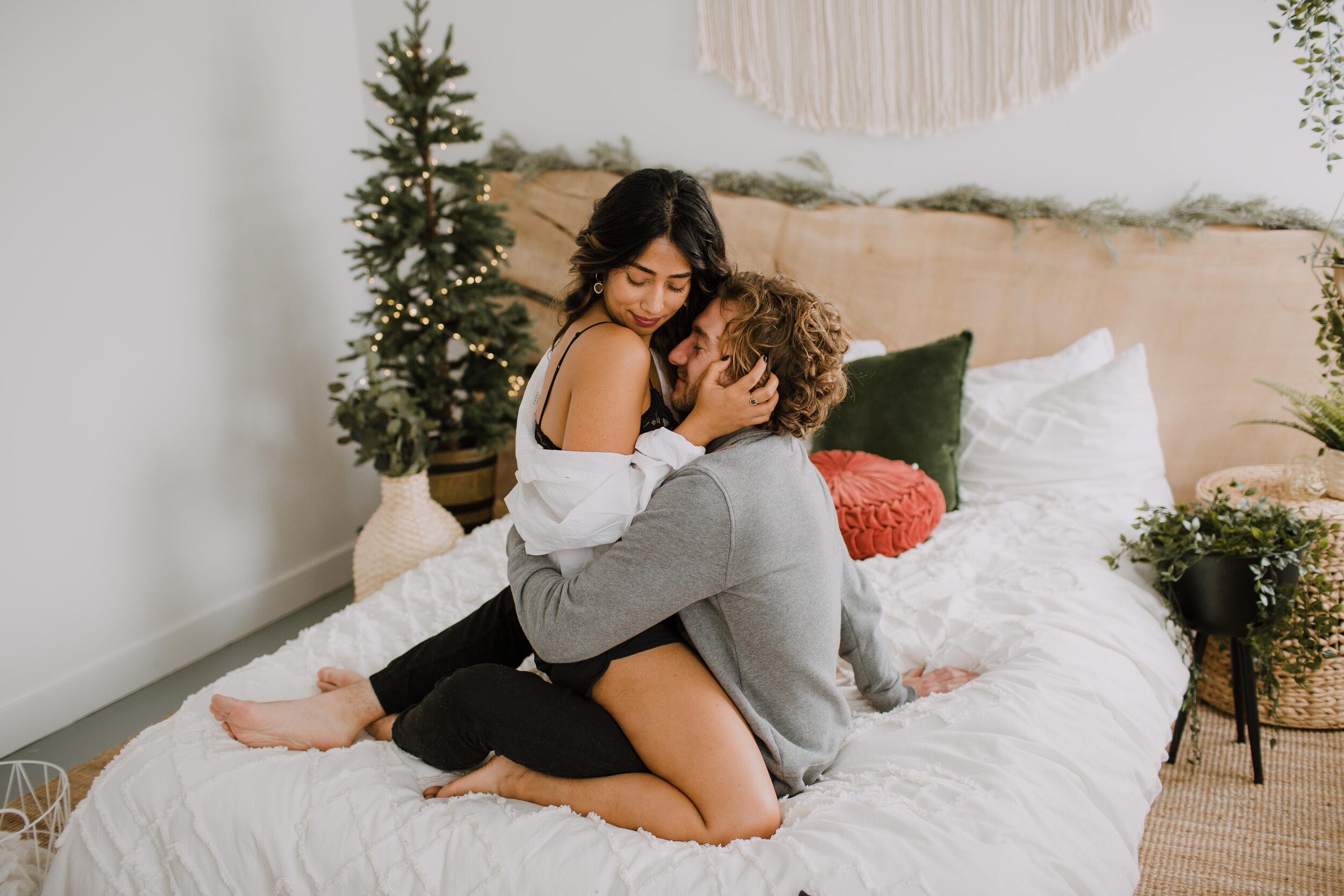 GH Photography Intimate Festive Holiday Couples Session-43.jpg