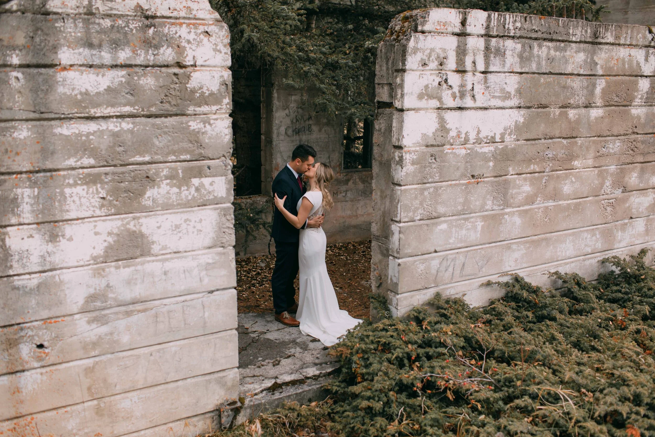 GH Photography Lake Minnewanka Bridal Formals Session-50.jpg