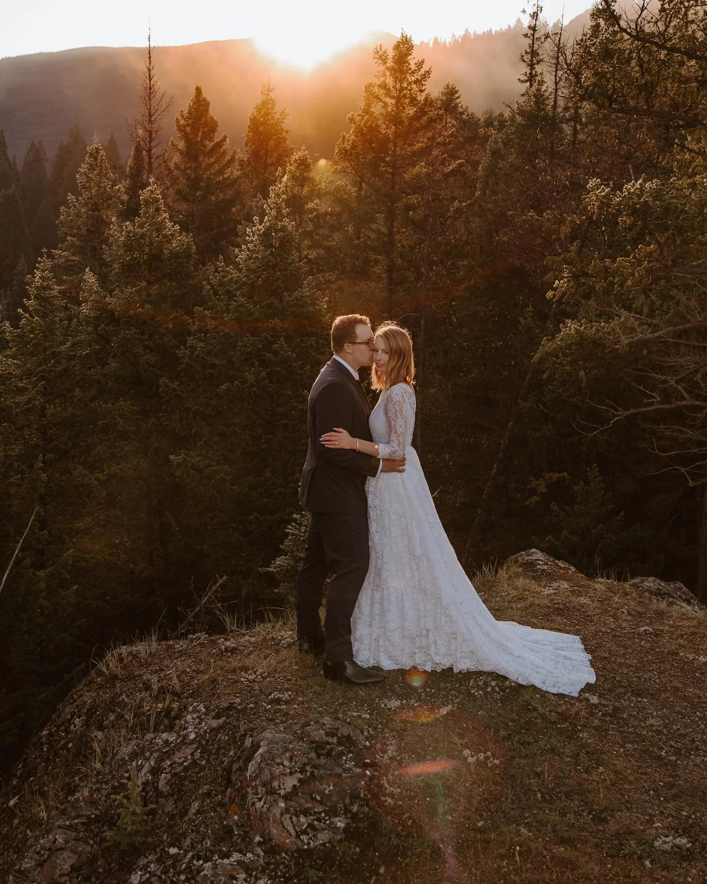 Feeling adventurous? Consider a more intimate elopement for your I Do&rsquo;s. we skipped all the getting ready photos, the routines of traditional weddings, and instead met up at sunrise alongside a picturesque lake and mountain scene for this intim