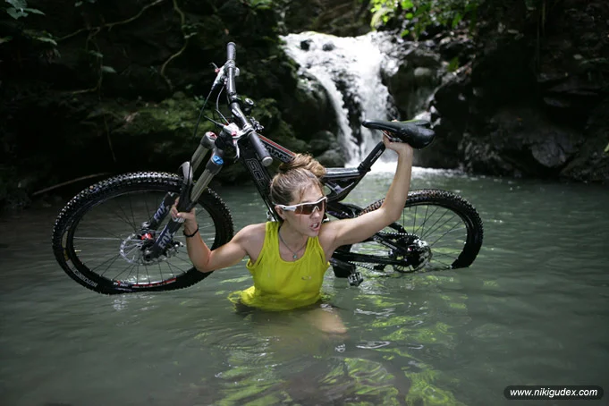 _nikigudex_on_bike_snap64.jpg