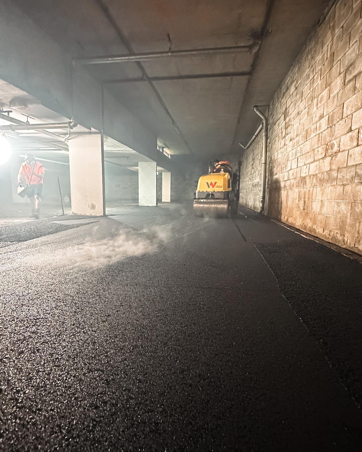 No, it&rsquo;s not night shift!&hellip; 
We&rsquo;re underground in Manly sweating like it&rsquo;s the middle of summer 🤣🤣🤣

Thank goodness for Masks, earplugs, studio lights and Gatorade&hellip; And especially for the crew!
Wicked job fellas, 1 m