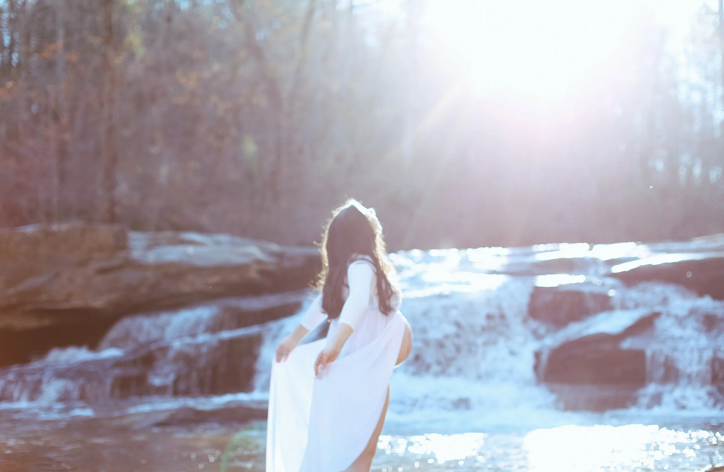 IVY + CHASE | A WATERFALL MATERNITY SESSION