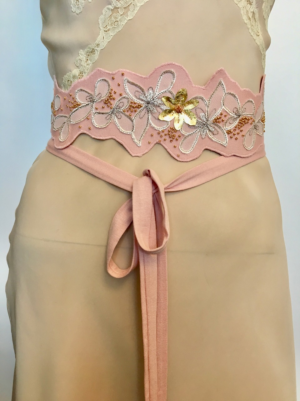 reine+de+coeur+ceinture+rose+mariage+made+in+france+fabrication+française+face+2.jpeg
