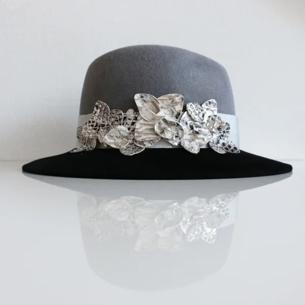 chapeau-charlie-gris-et-noir-fleur-d-hiver.jpg