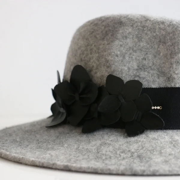 chapeau-odele-gris-fleurs-d-hiver.jpg