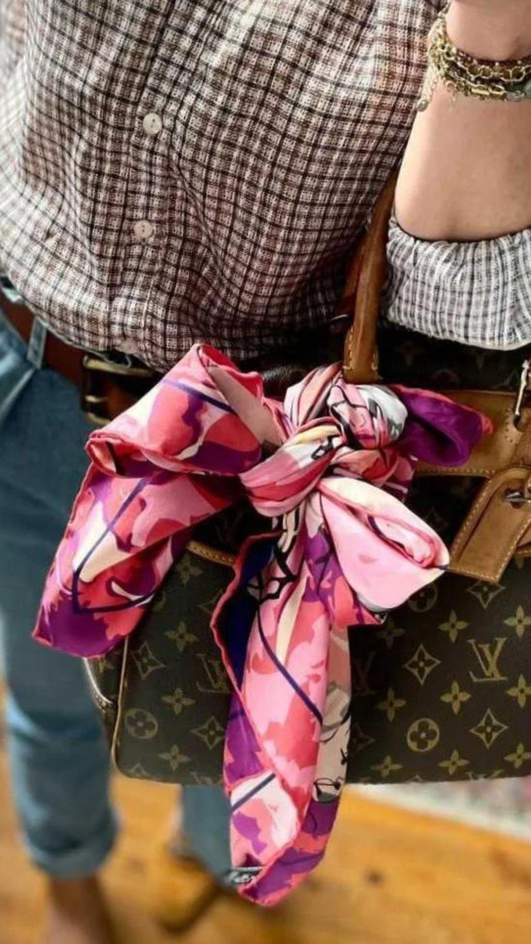 foulard-carre-soie-accessoire-luxe-sac.jpg