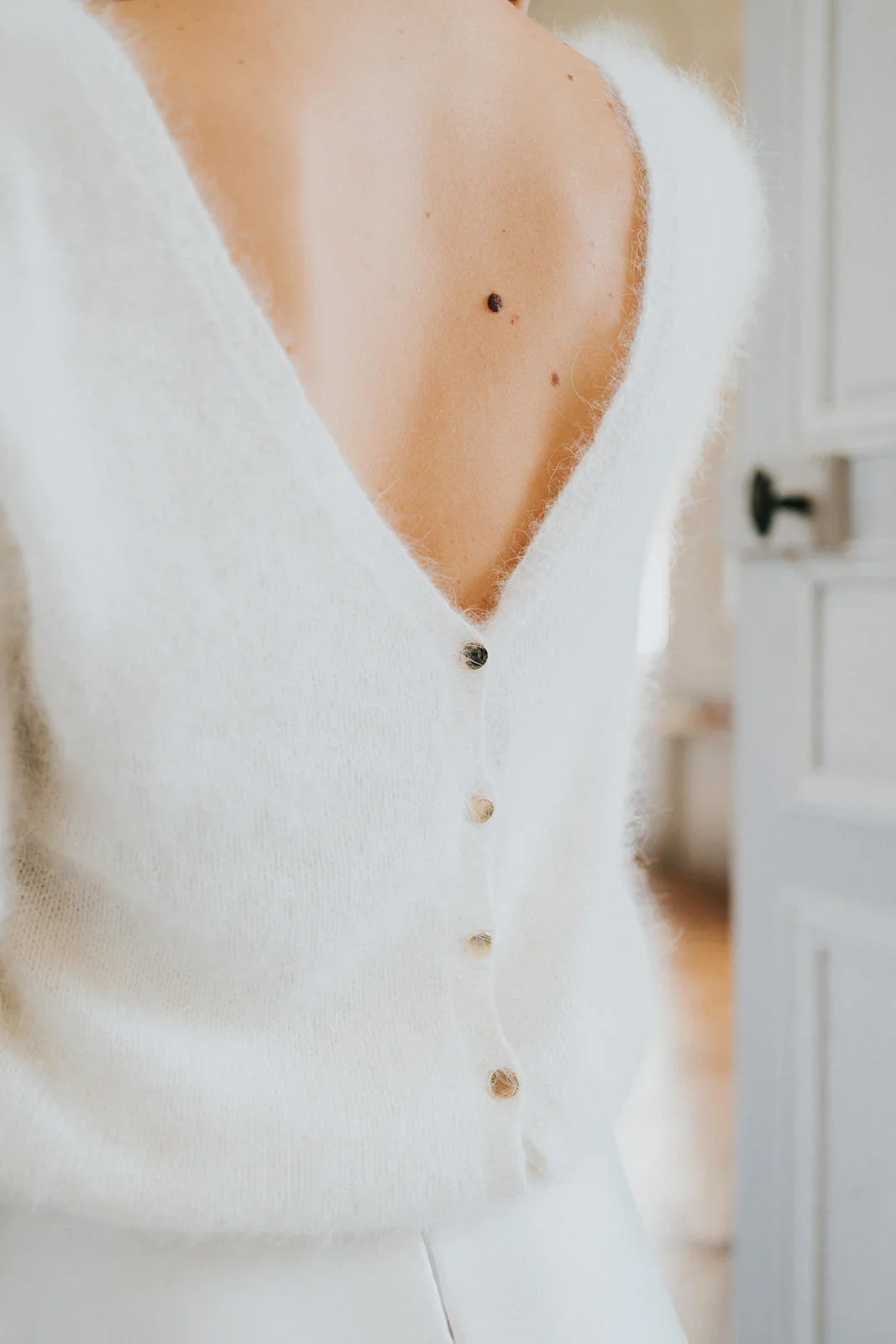 un pul gilet réversible porté par une actrice au cinéma