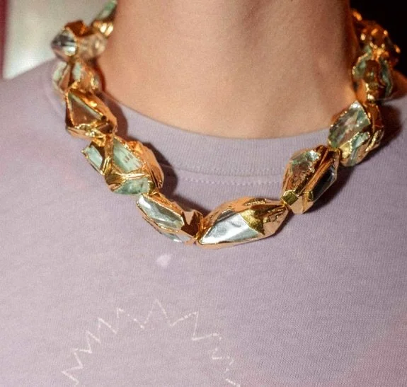 Stylisme de clip : habiller l’identité dans “Qui on est” de Kery James &amp; Kareen Guiock-Thuram