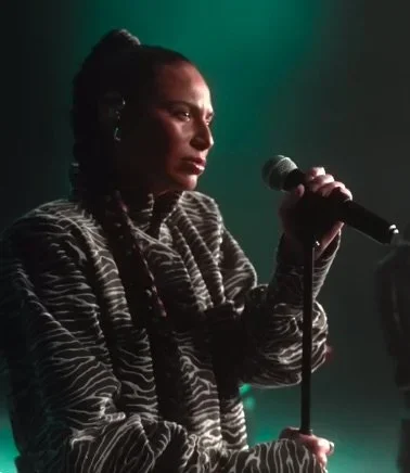 sylisme fait pour zaho pour le clip Demain avec tenue de la créatrice Made in France Cochady, Stylisme Gaelle Fresco