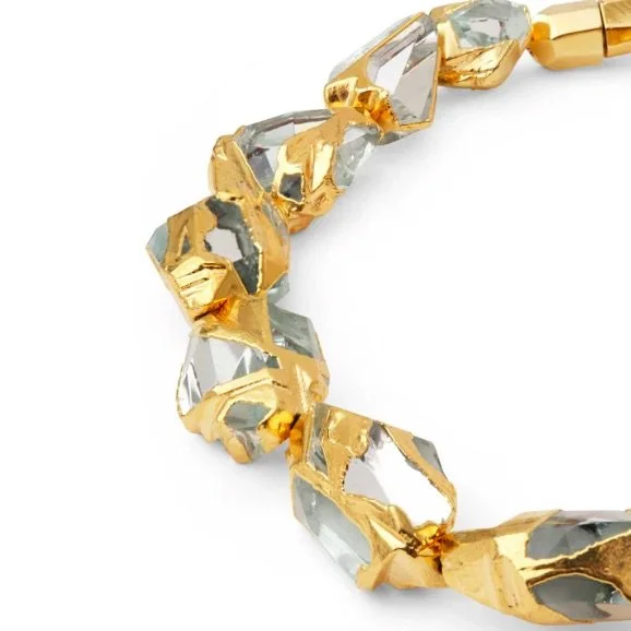 un gros collier avec du miroir taillé fait à la main par la créatrice française Marion Fillancq