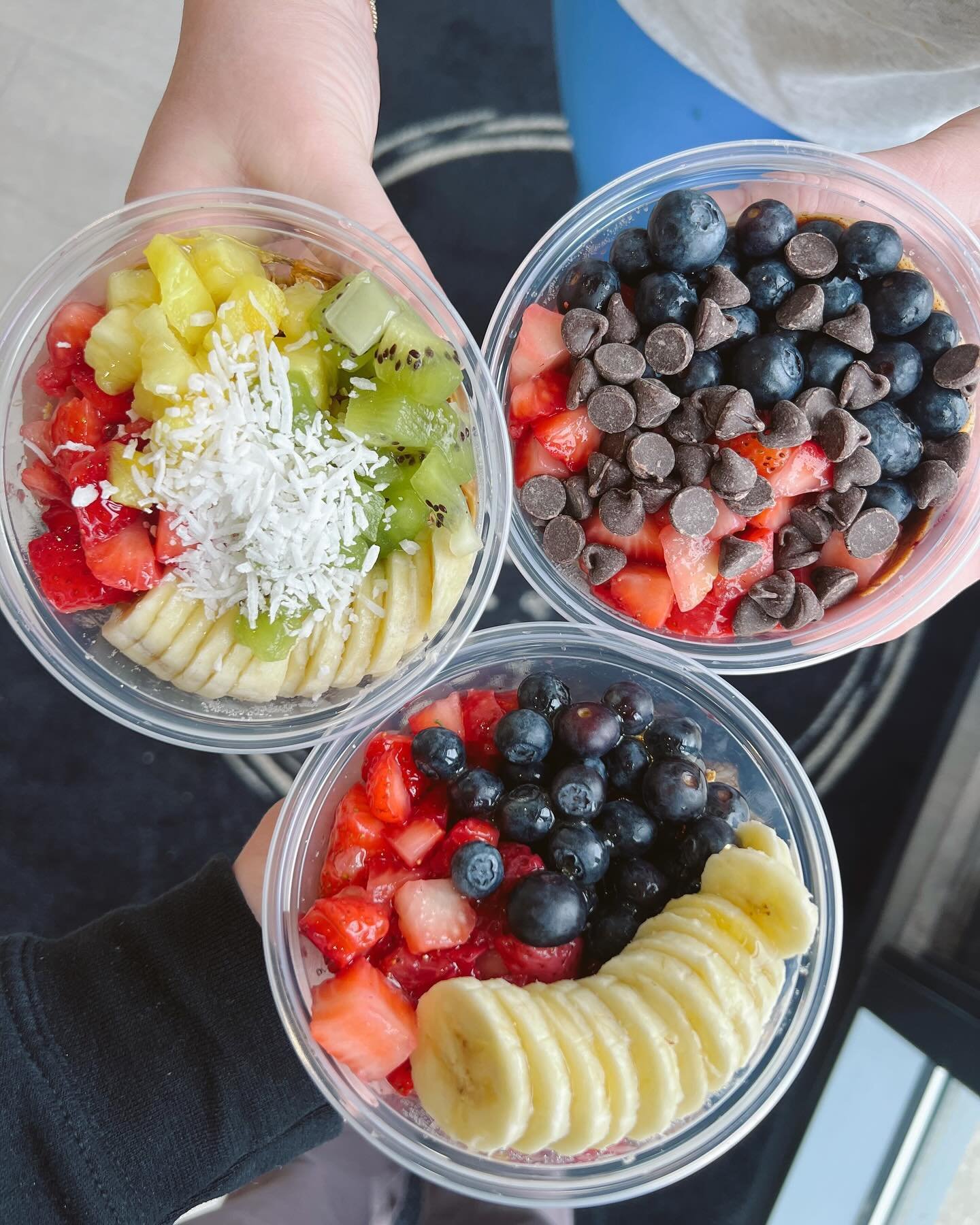 Bubble gum bubble gum in a dish, how many a&ccedil;a&iacute; bowls do you wish?! 🤤