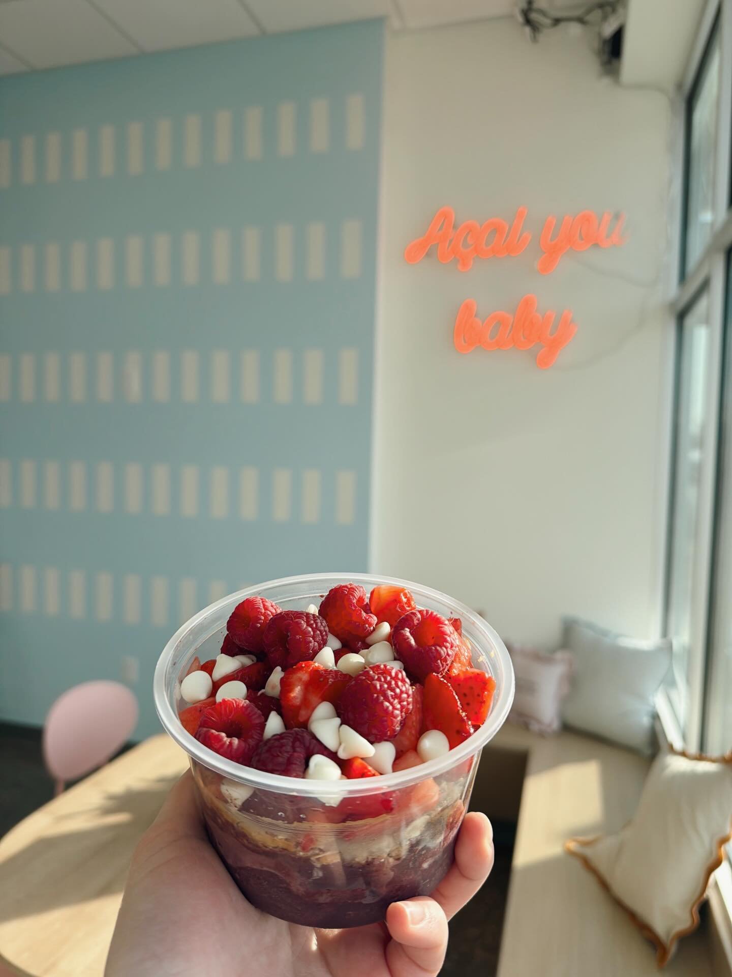 💗$9 V-DAY BOWL💗 today only, no customizations🥰

Pb, granola, strawberry, raspberry, white chocolate 

Metro location only!!