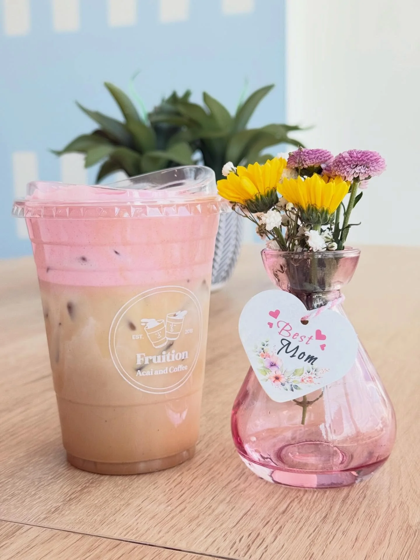 Moms deserve their flowers&hellip; and a latte too 💐☕️💕

Join us this Mother&rsquo;s Day from 9am&ndash;1pm for a FREE latte for all moms! Flowers available while supplies last. Stop by, slow down, and treat yourself &mdash; you deserve it 🤍

☕️ v