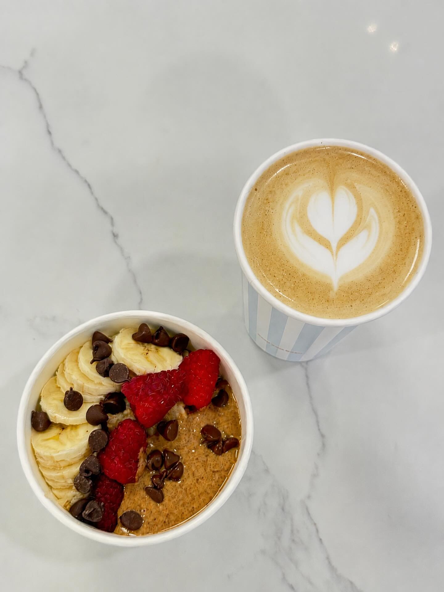 A perfect day for a warm oatmeal bowl and a banana bread latte 🍌🌧️