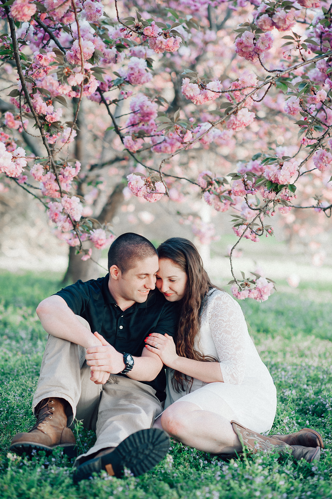 engagement_cherryblossoms_virginiaweddingphotographer_JanieHunter (6).jpg