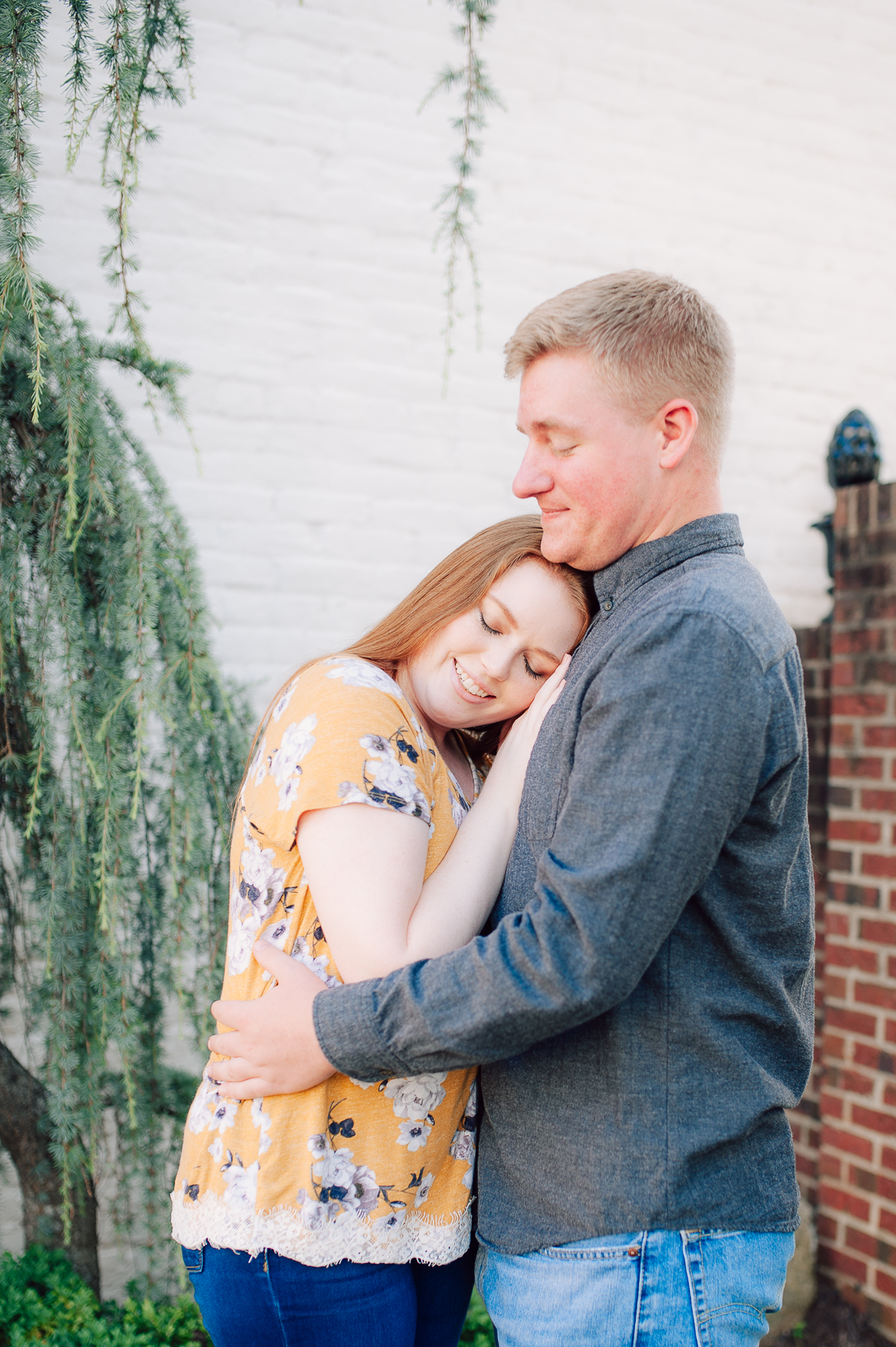 engagement_downtown_fredericksburg_virginiaweddingphotographer_youseephotography_ErinBrad (2).jpg