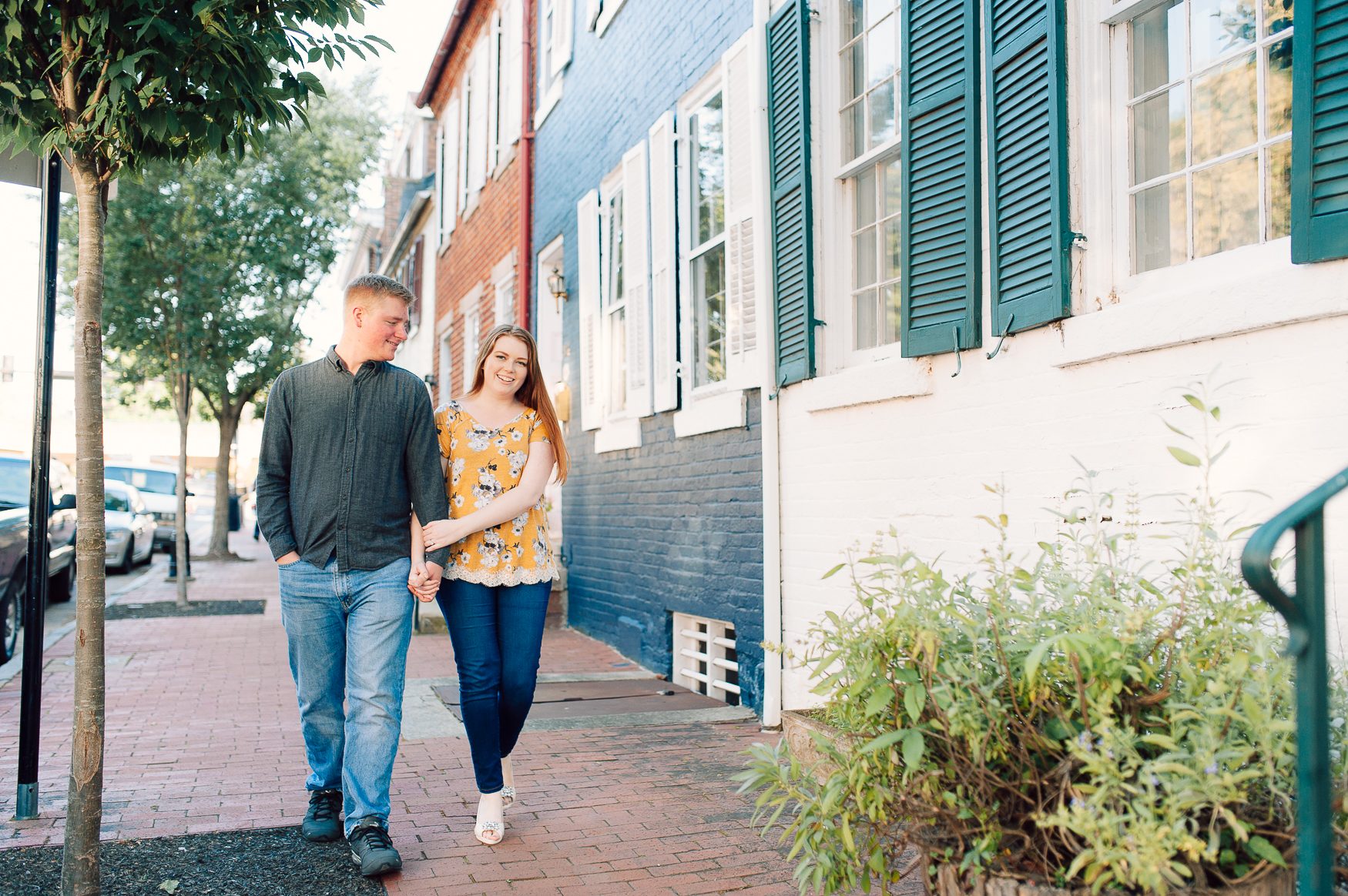 engagement_downtown_fredericksburg_virginiaweddingphotographer_youseephotography_ErinBrad (14).jpg