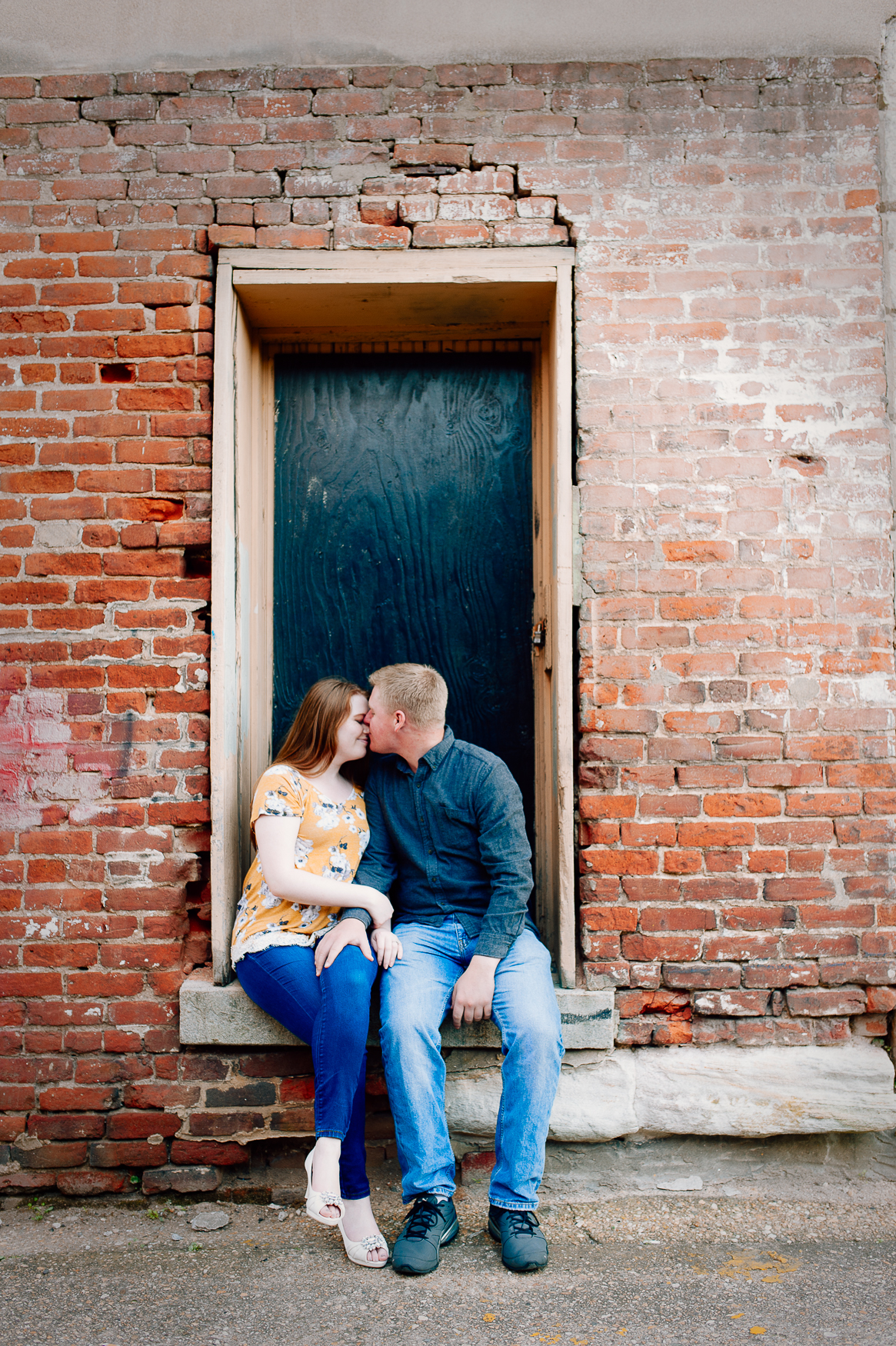 engagement_downtown_fredericksburg_virginiaweddingphotographer_youseephotography_ErinBrad (20).jpg