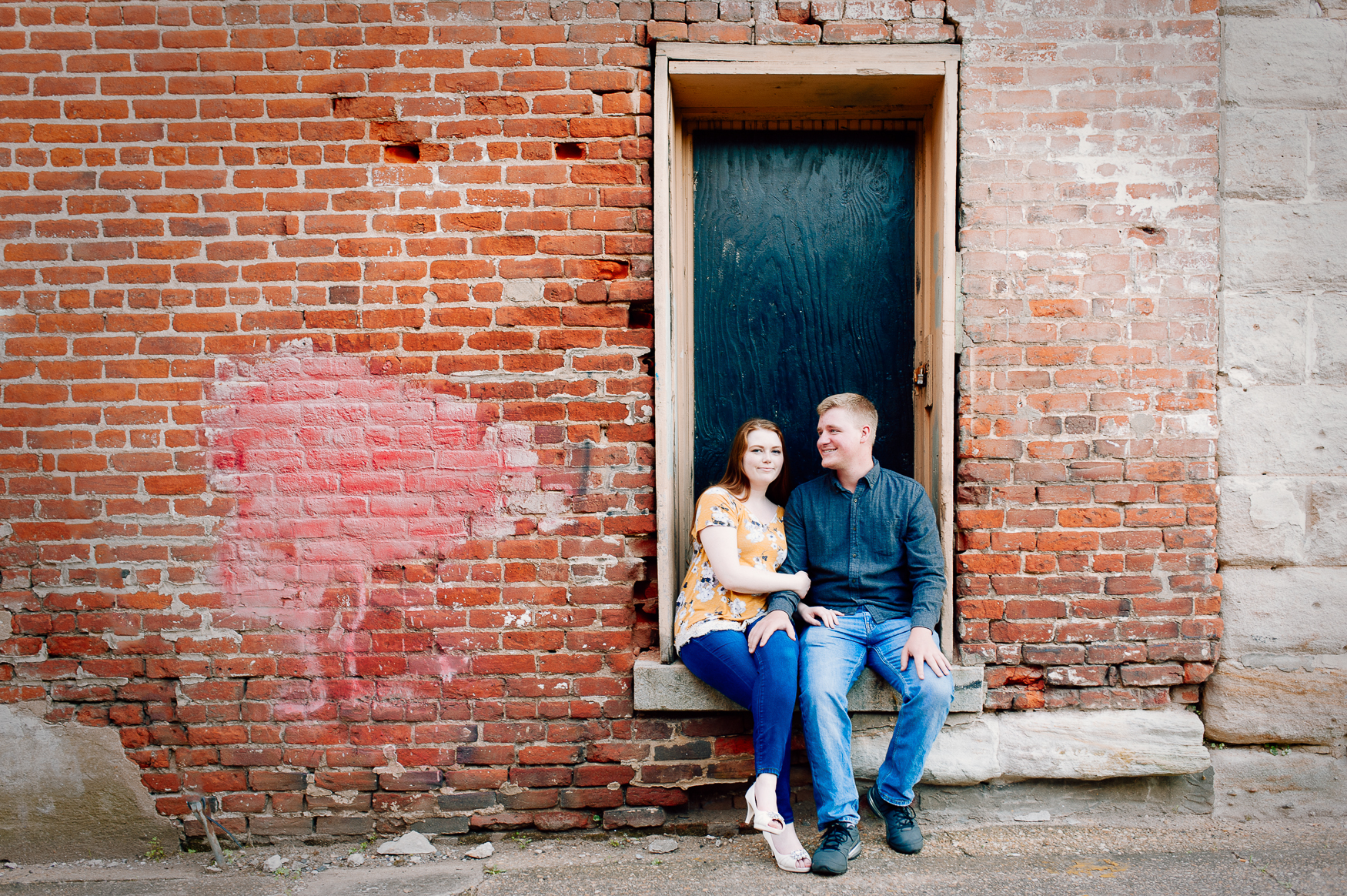 engagement_downtown_fredericksburg_virginiaweddingphotographer_youseephotography_ErinBrad (21).jpg