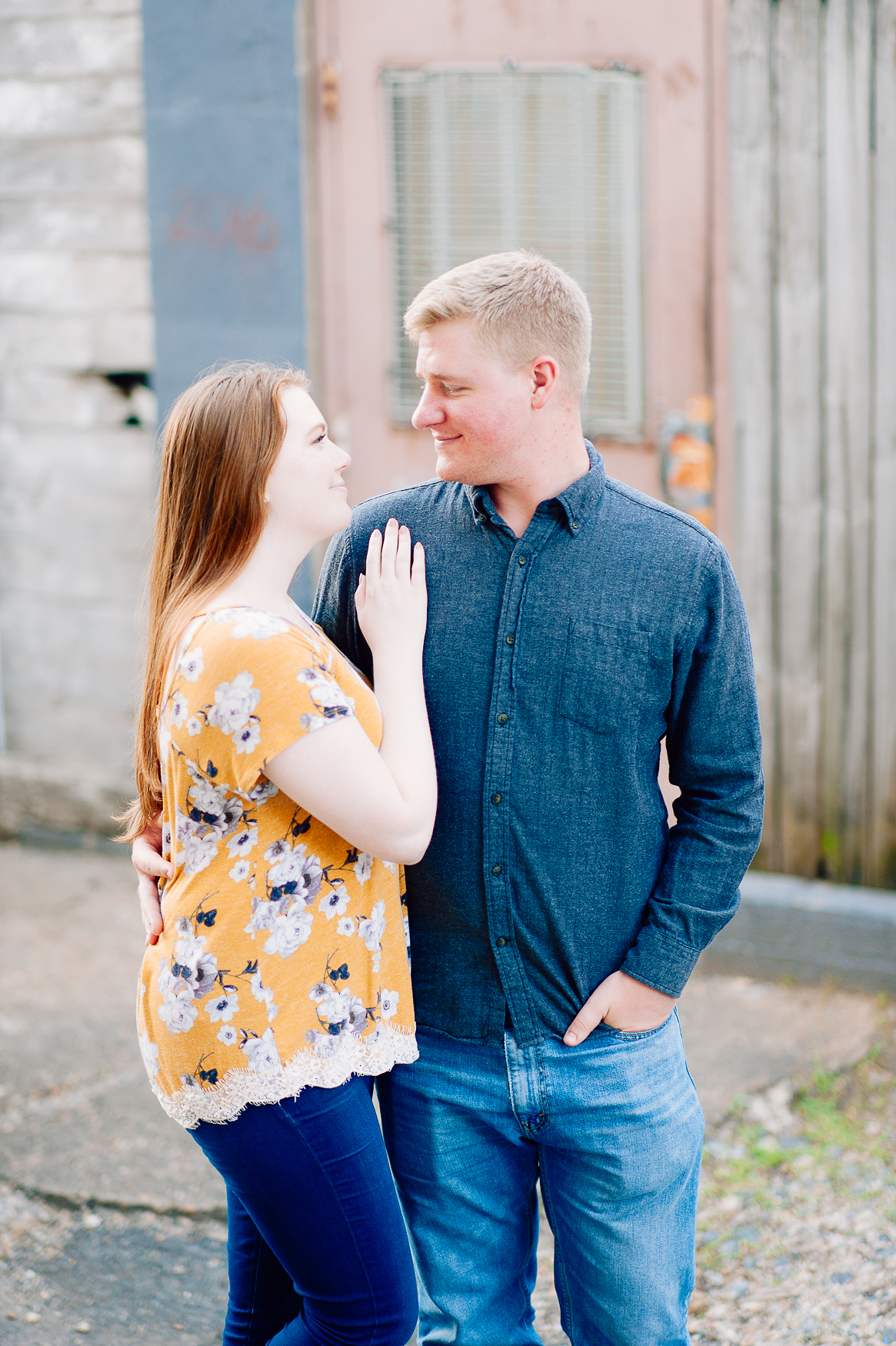 engagement_downtown_fredericksburg_virginiaweddingphotographer_youseephotography_ErinBrad (29).jpg