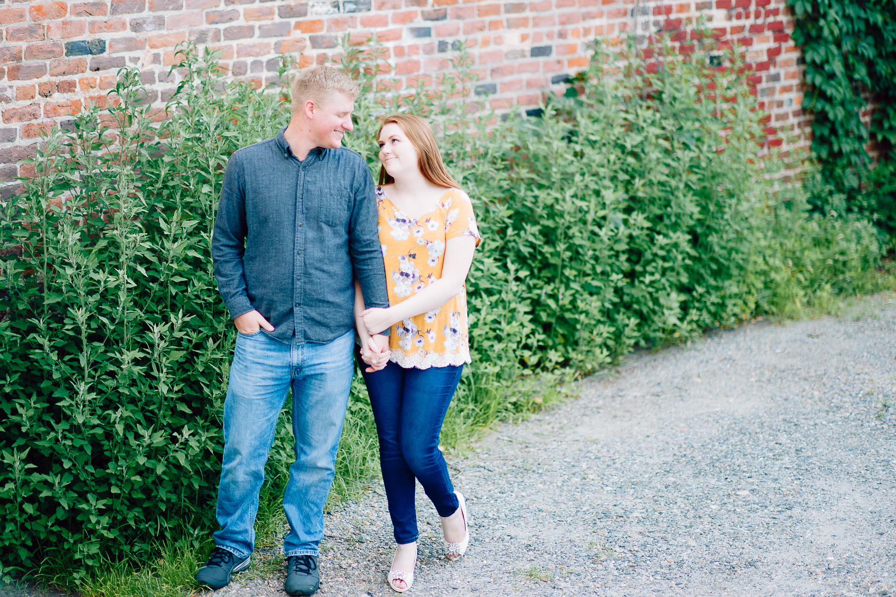 engagement_downtown_fredericksburg_virginiaweddingphotographer_youseephotography_ErinBrad (39).jpg