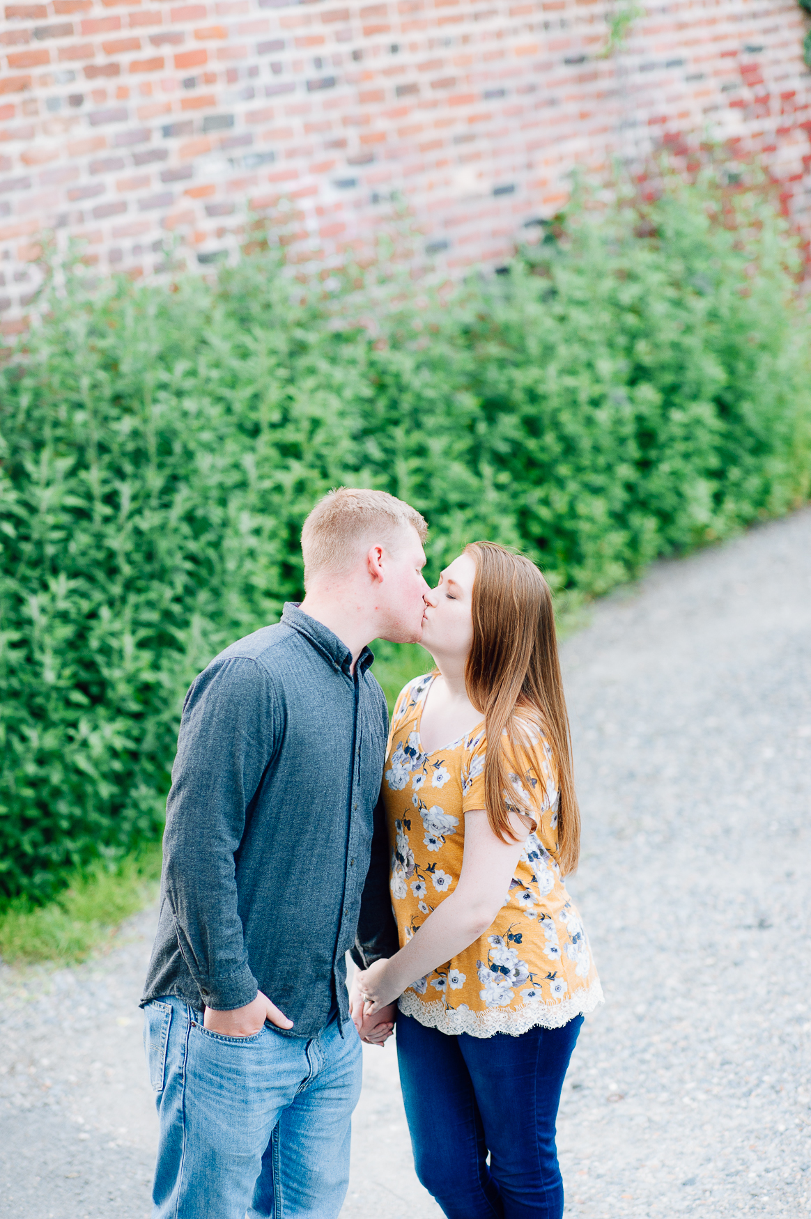 engagement_downtown_fredericksburg_virginiaweddingphotographer_youseephotography_ErinBrad (42).jpg