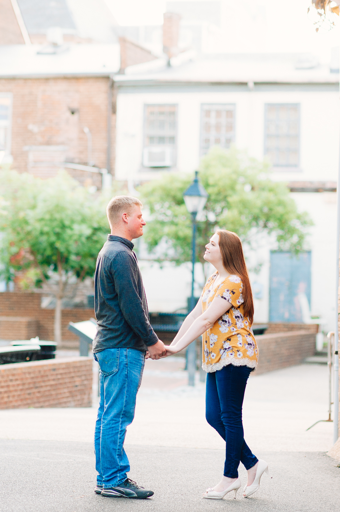 engagement_downtown_fredericksburg_virginiaweddingphotographer_youseephotography_ErinBrad (44).jpg