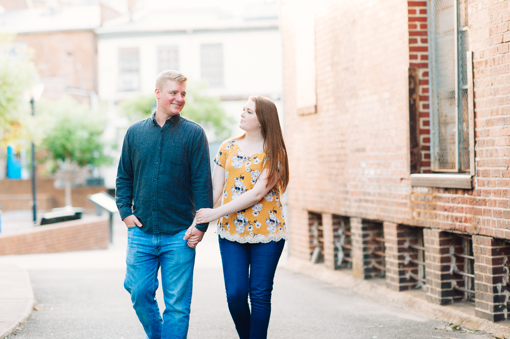 engagement_downtown_fredericksburg_virginiaweddingphotographer_youseephotography_ErinBrad (45).jpg