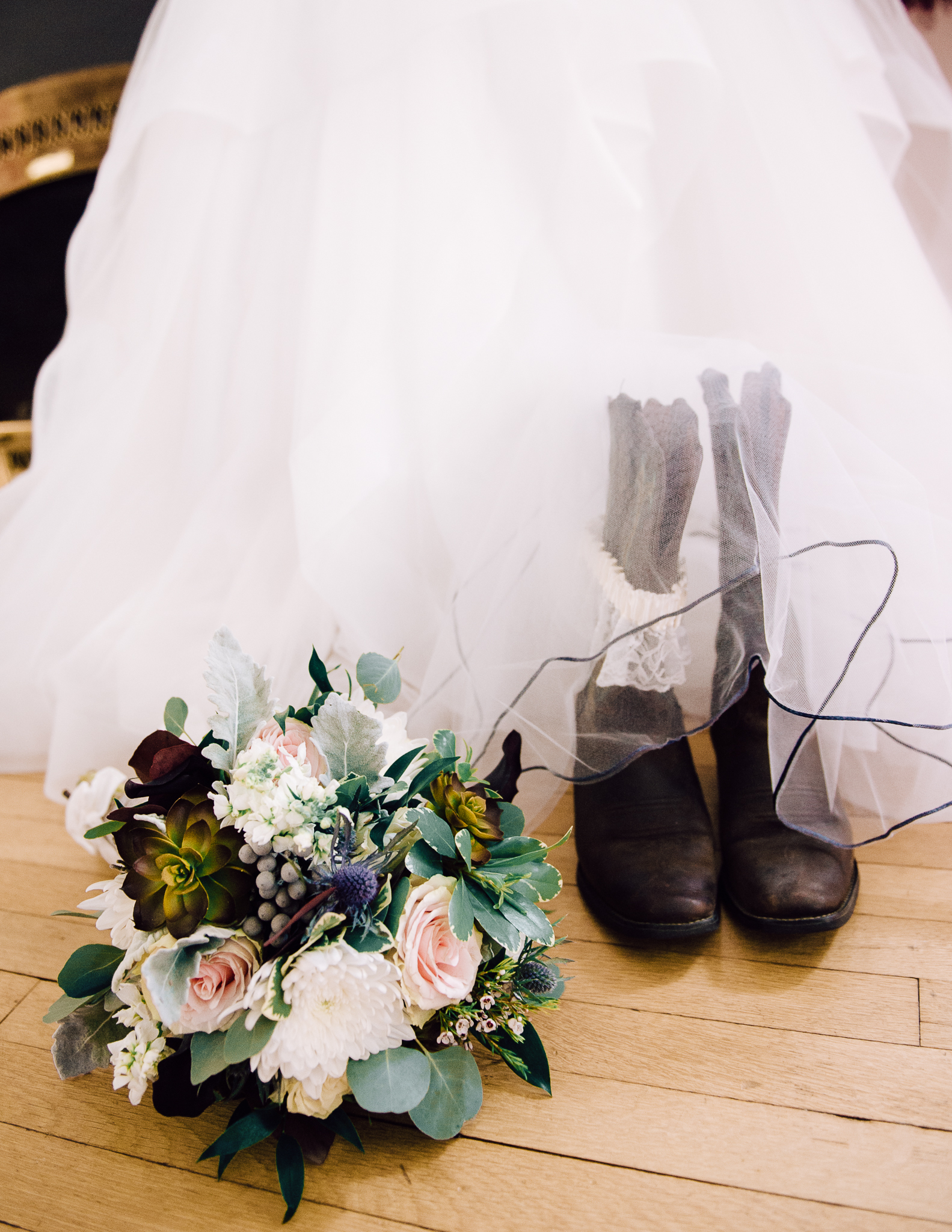 youseephotography_virginiawedding_fall_WallaceManor_EmilyCody (3).jpg