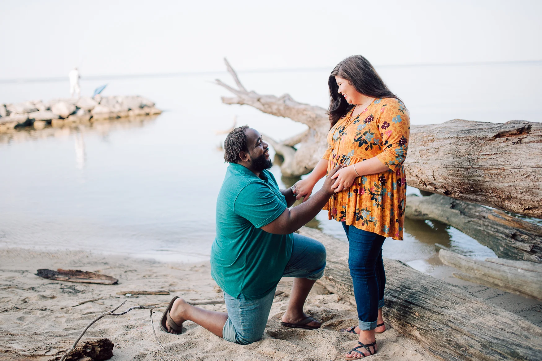 engagement_fredericksburg_virginiaweddingphotographer_beachphotos_youseephotography_DanielleQuintas (2).jpg