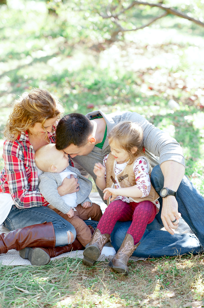 FamilyPhotos_FredericksburgPhotographer_youseephotography_JoyFamily (5).jpg