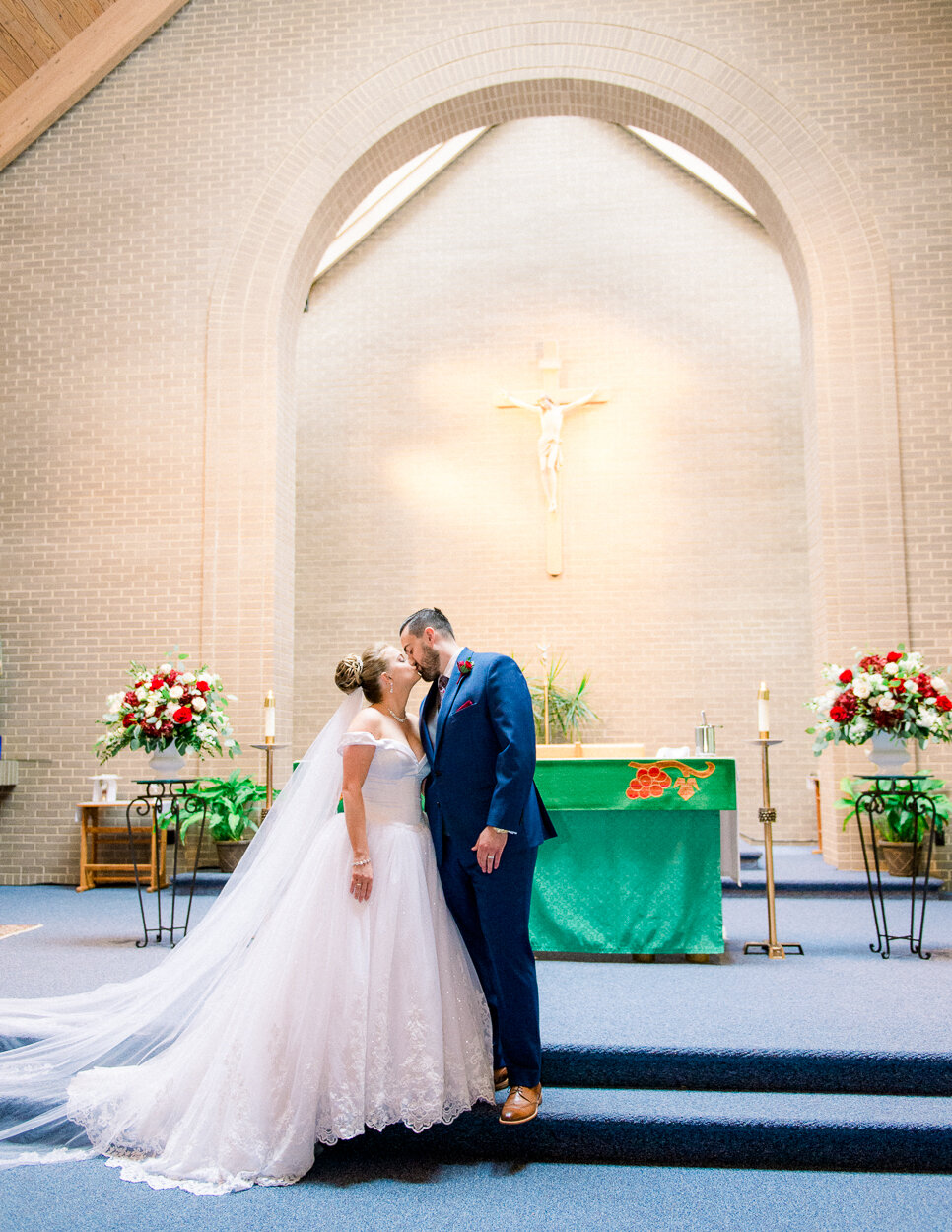 westfieldsgolfclub_virginiabrides_cliftonweddingphotographer_fallwedding_catholicwedding_virginiawedding_MitchSamantha(31).jpg