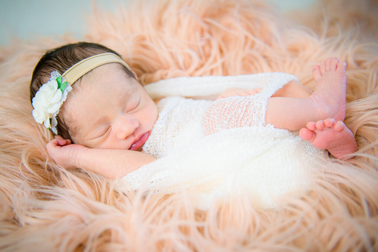 newborn_fredericksburgphotographer_woodbridgephotographer_youseephotography_babyClementine (3).jpg