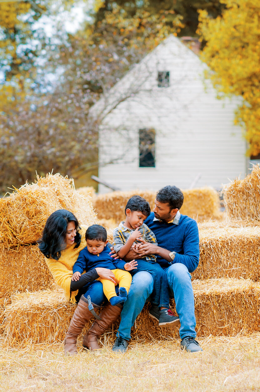 richmondphotographer_CrumpPark_MeadowFarm_fall_familyphotos_youseephotography_SmithaFamily (3).jpg