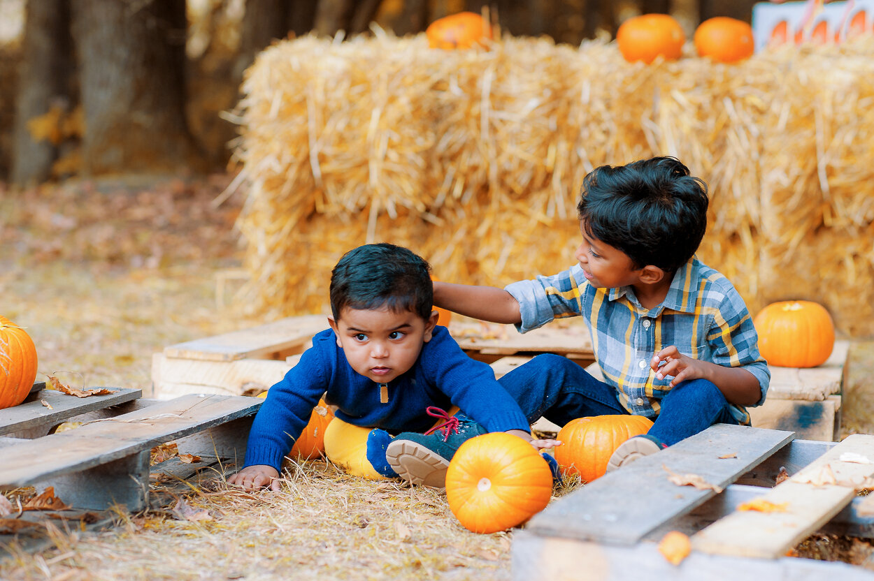 richmondphotographer_CrumpPark_MeadowFarm_fall_familyphotos_youseephotography_SmithaFamily (5).jpg