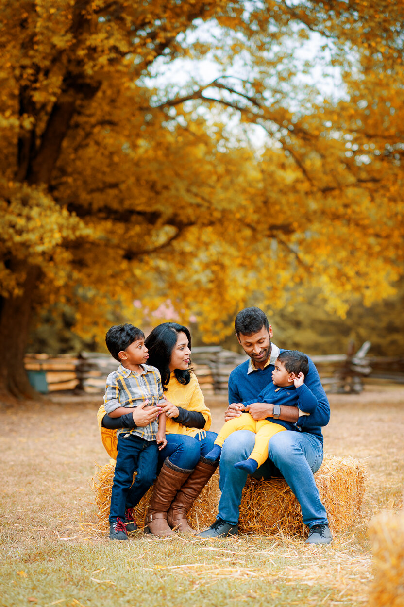 richmondphotographer_CrumpPark_MeadowFarm_fall_familyphotos_youseephotography_SmithaFamily (19).jpg