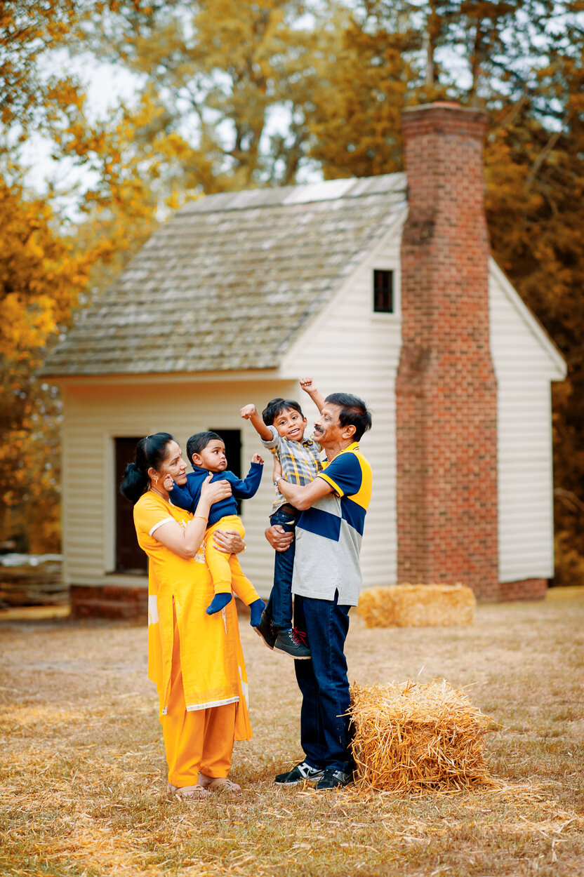 richmondphotographer_CrumpPark_MeadowFarm_fall_familyphotos_youseephotography_SmithaFamily (25).jpg