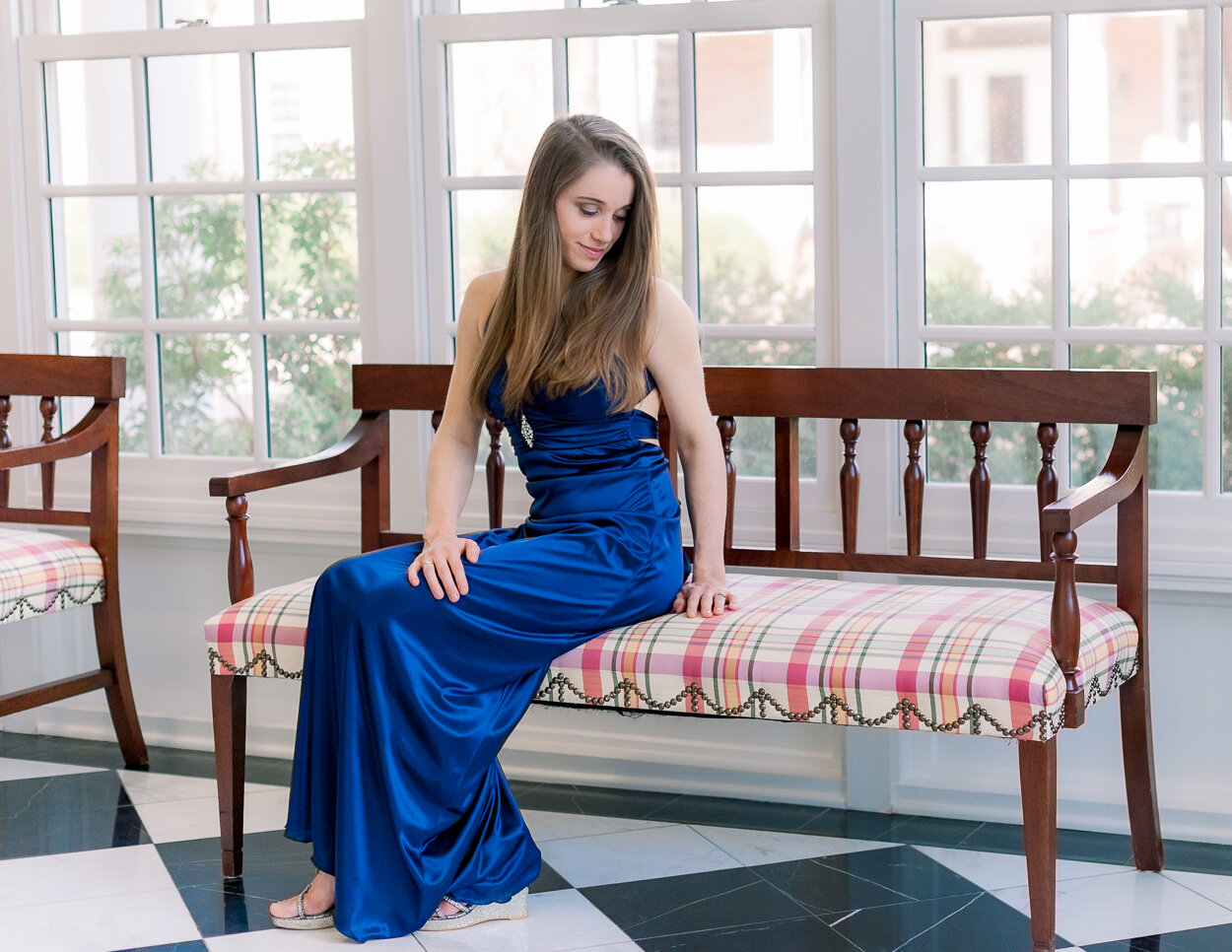 downtownFredericksburg_SeniorPhotos_GraduationPhotos_spring_youseephotography4.jpg