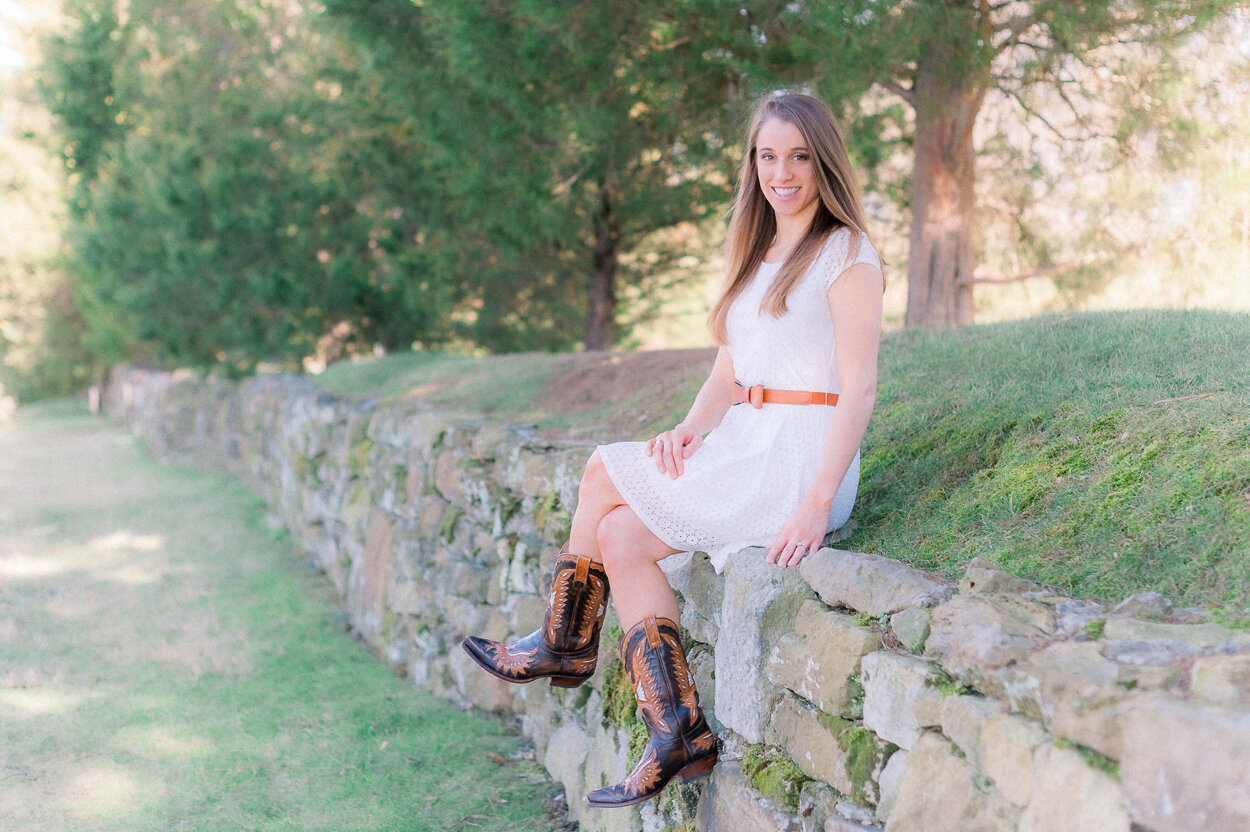 downtownFredericksburg_SeniorPhotos_GraduationPhotos_spring_youseephotography7.jpg