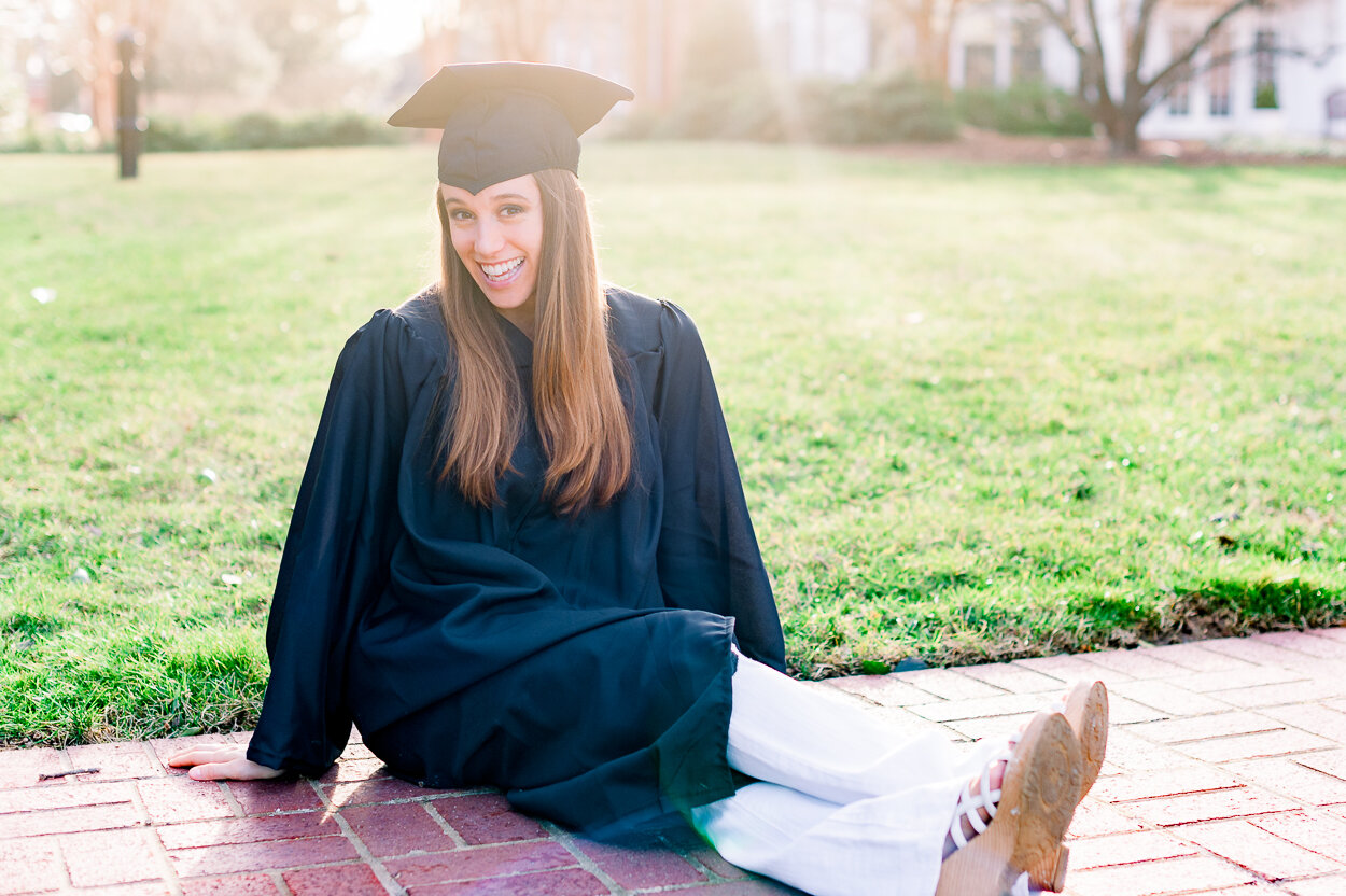 downtownFredericksburg_SeniorPhotos_GraduationPhotos_spring_youseephotography32.jpg