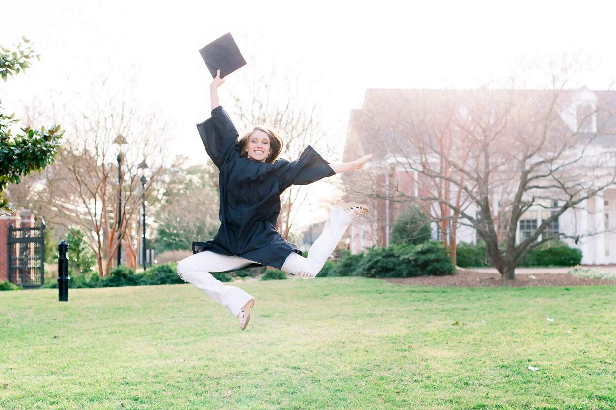 downtownFredericksburg_SeniorPhotos_GraduationPhotos_spring_youseephotography34.jpg