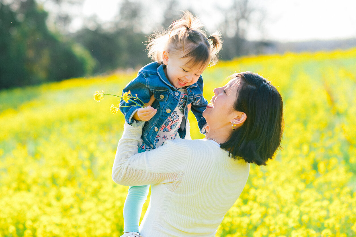 fredericksburgphotographer_familyphoto_yellowflowerfield_youseephotography_spring13.jpg