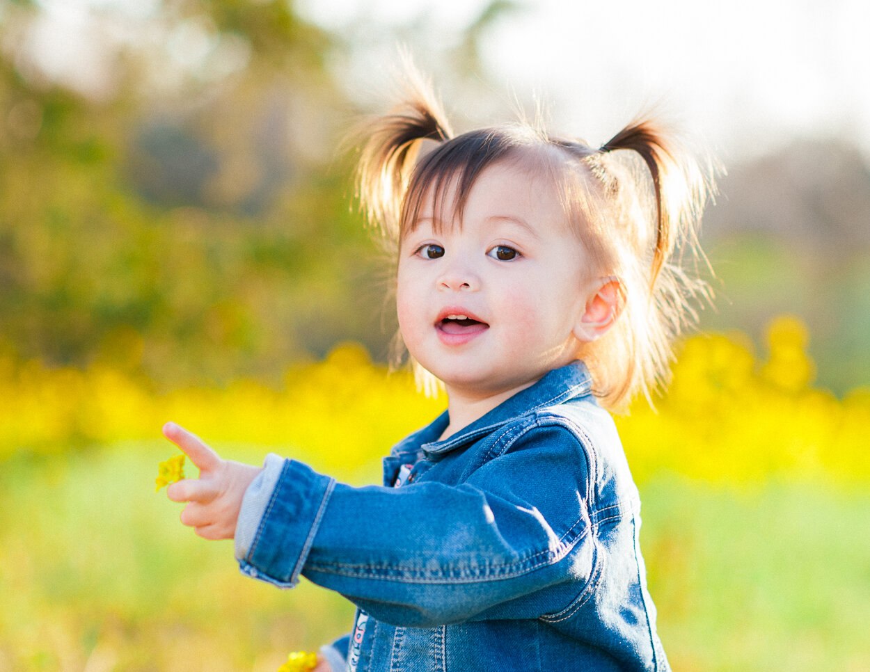 fredericksburgphotographer_familyphoto_yellowflowerfield_youseephotography_spring25.jpg