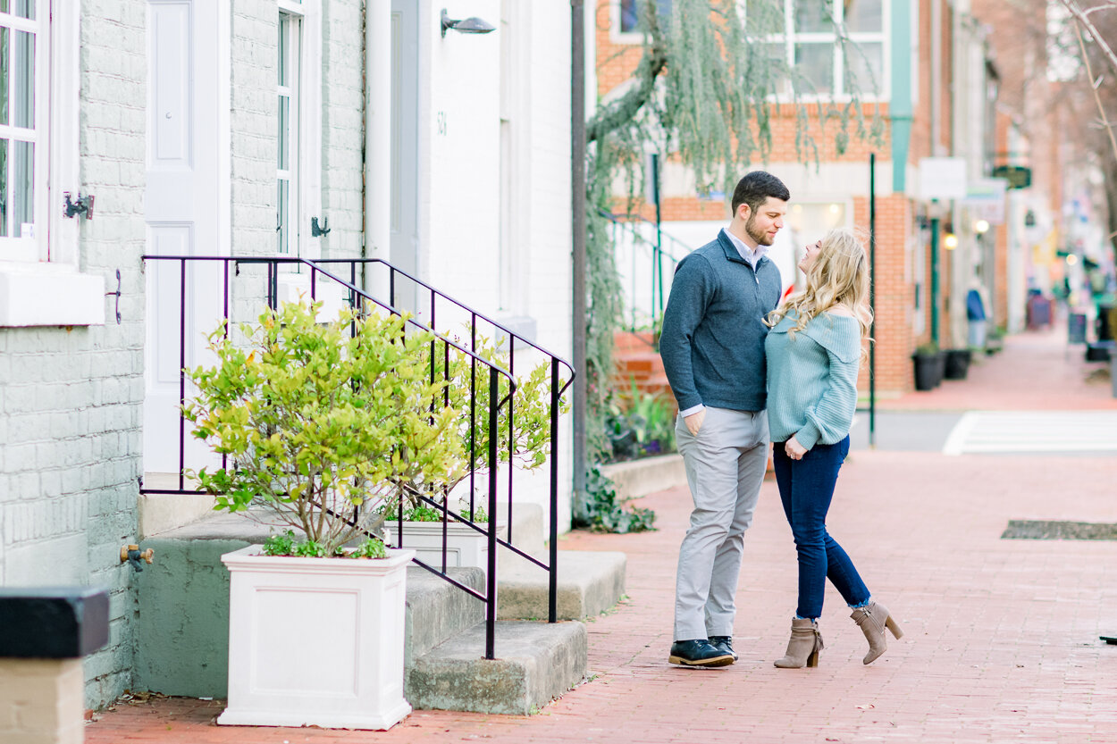 downtownFredericksburg_fredericksburgphotographer_engagementsession_youseephotography_TaylorDavid27.jpg