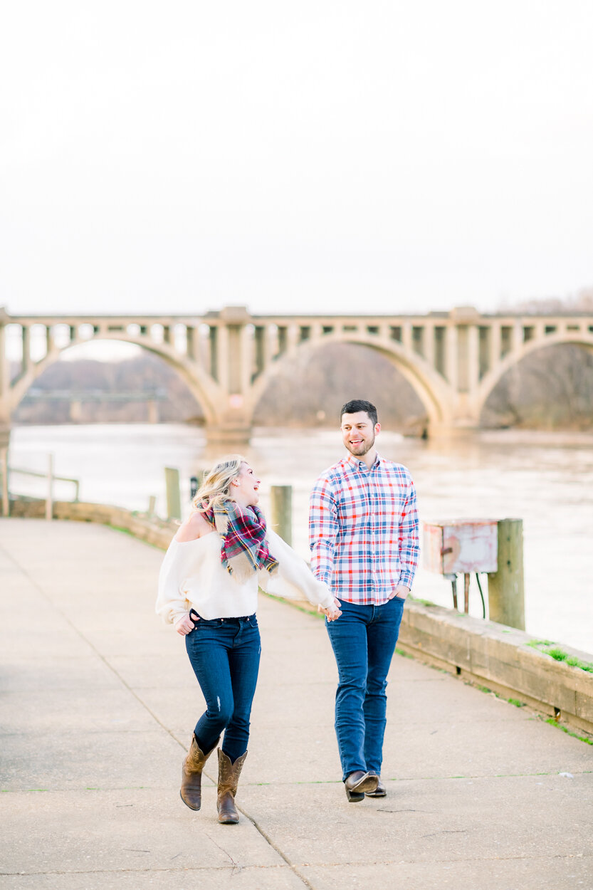 downtownFredericksburg_fredericksburgphotographer_engagementsession_youseephotography_TaylorDavid66.jpg