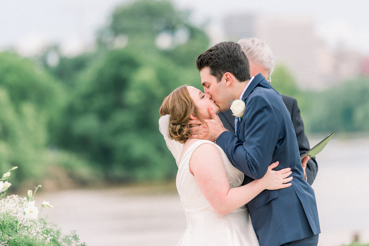 boathouseRockettsLanding_downtownRichmondWedding_youseephotography_BrynneDylan98.jpg