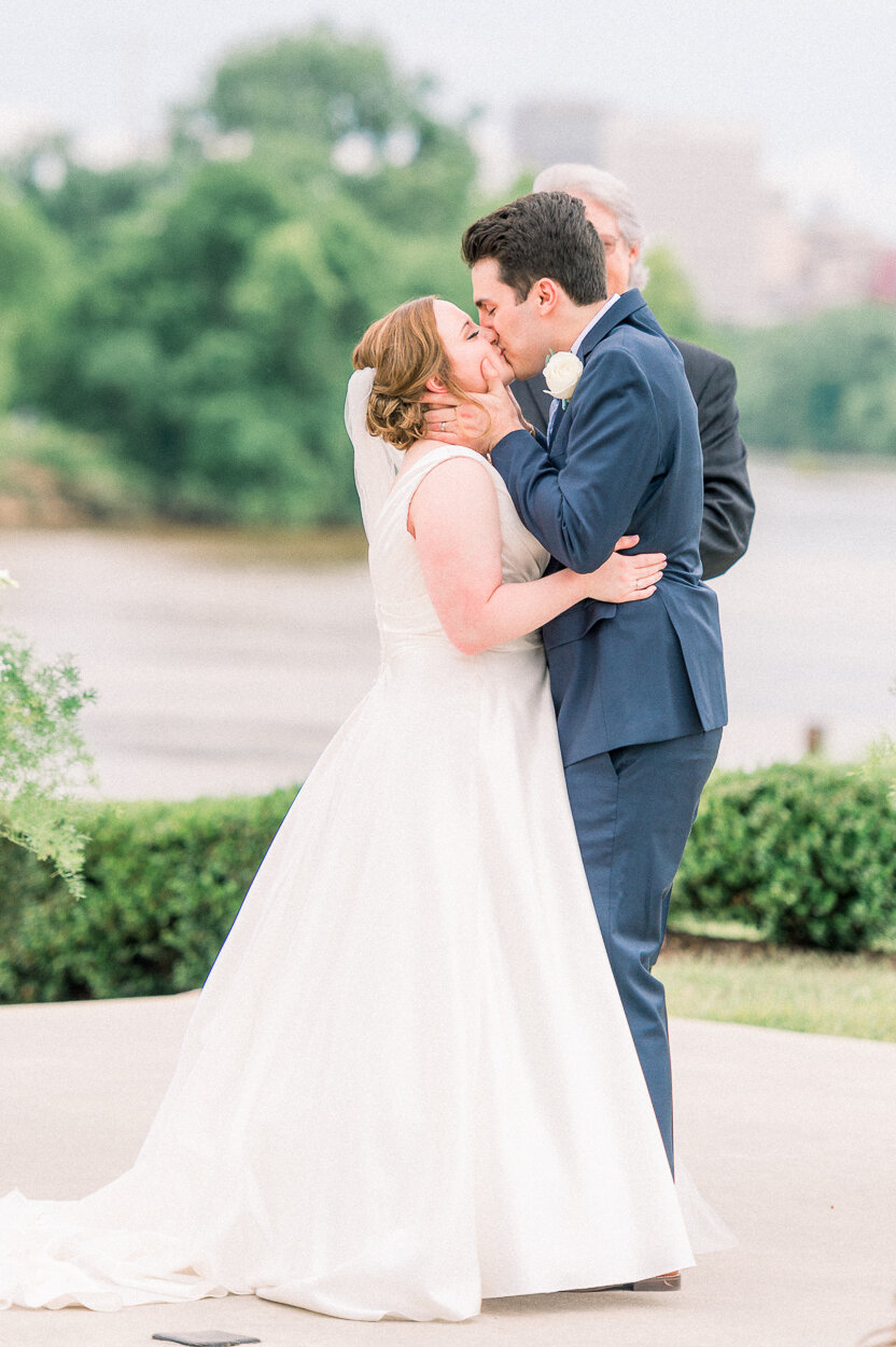 boathouseRockettsLanding_downtownRichmondWedding_youseephotography_BrynneDylan99.jpg