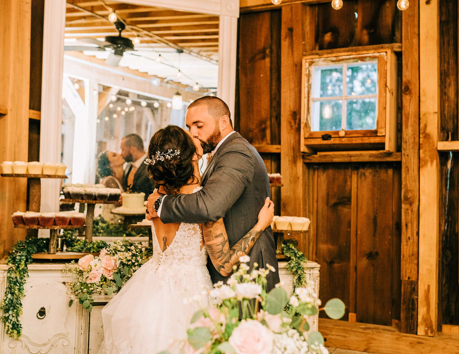 GlasgowFarm_Fredericksburg_BarnWedding_youseephotography_LeeannaNick_pic196.jpg