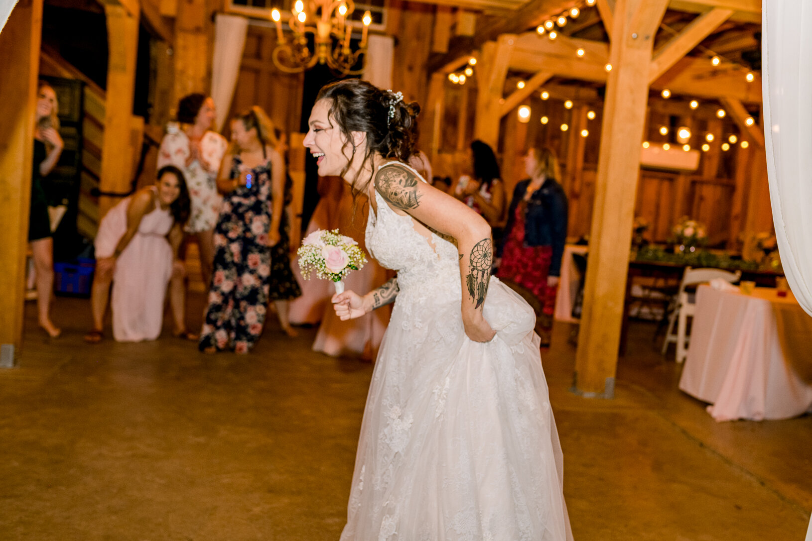 GlasgowFarm_Fredericksburg_BarnWedding_youseephotography_LeeannaNick_pic201.jpg