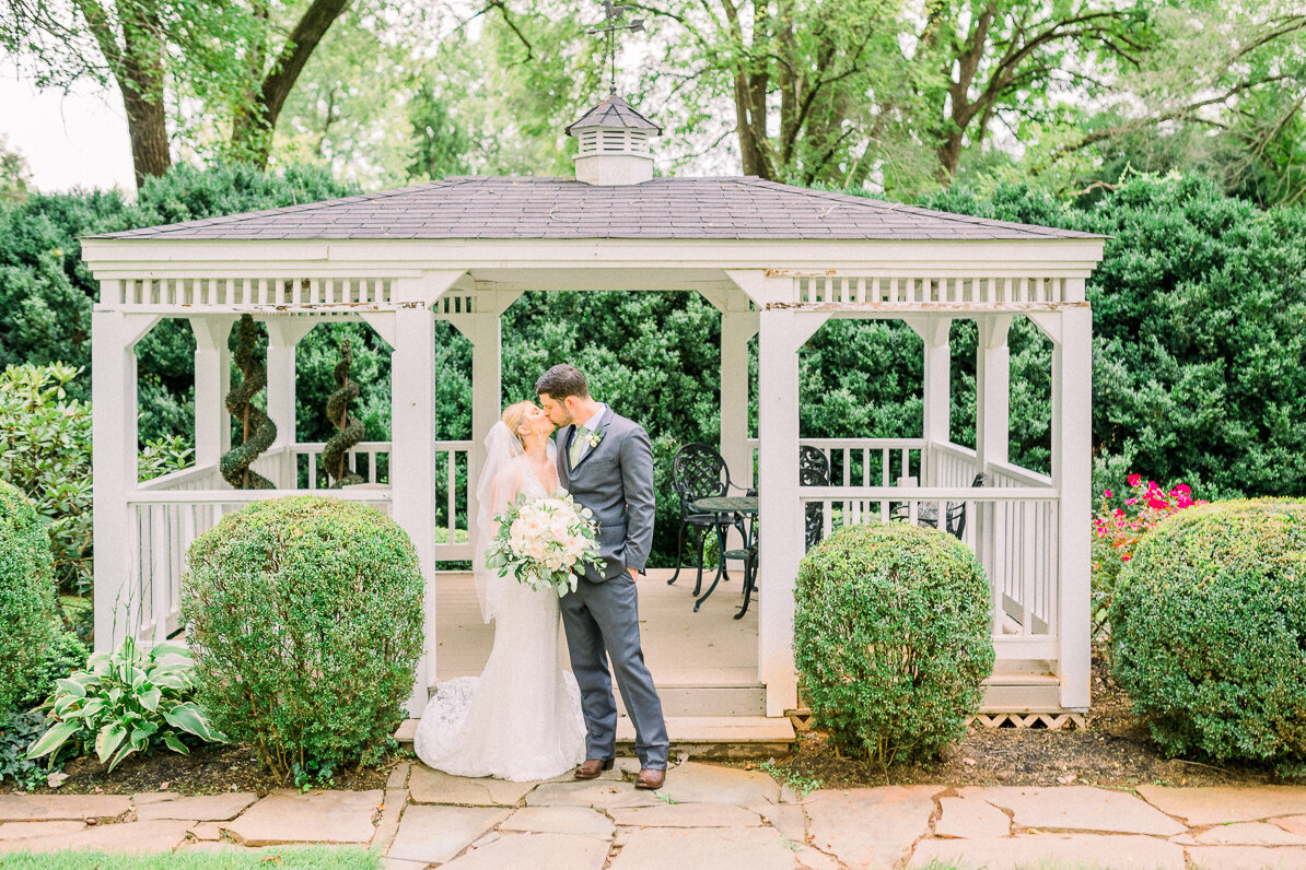 blackhorseInn_warrentonwedding_youseephotography_TaylorDavid_pic189.jpg